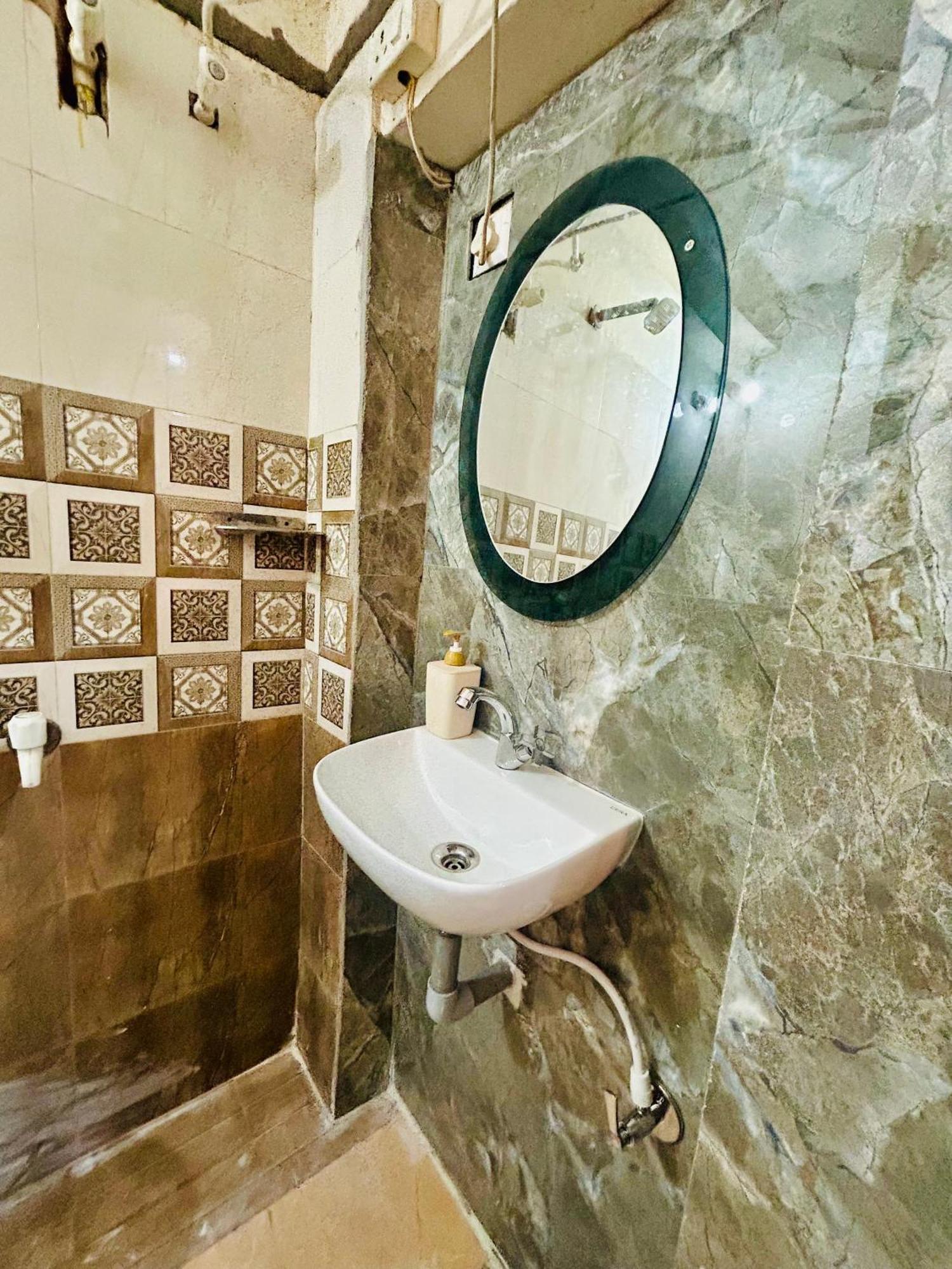 Sainik Guest House 500Mtr From Medanta Hospital Lucknow Dış mekan fotoğraf